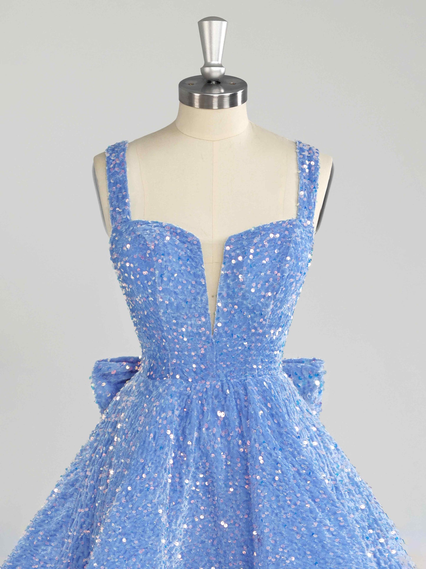 Calen A-Line Sparkly Sequin Short Homeocming Dresses With Bow
