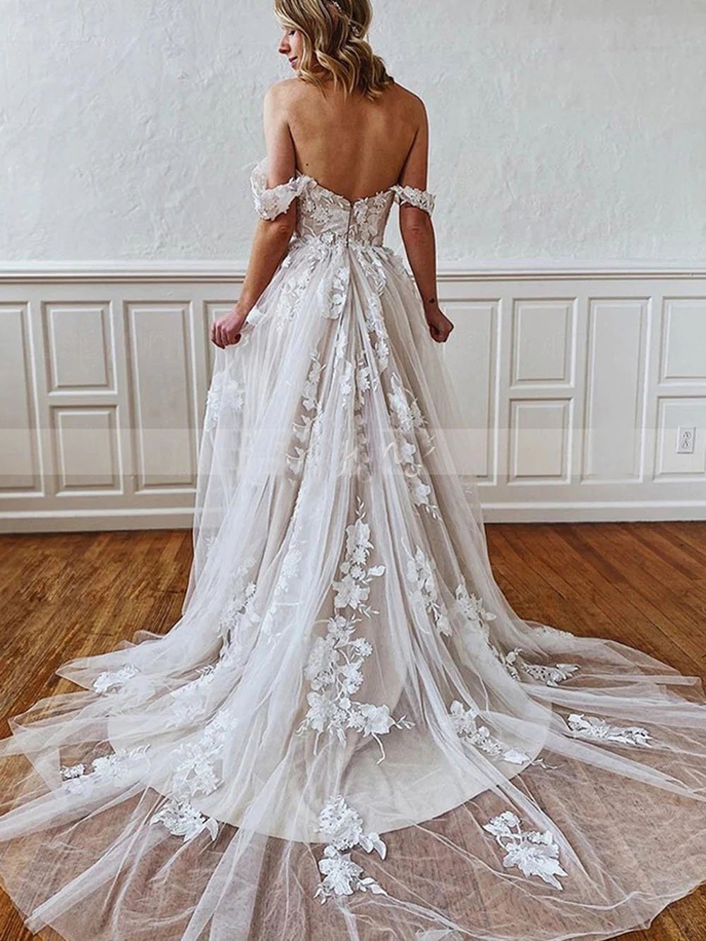 Roberta | A-Line Straps Sweetheart Wedding Dress with Lace Appliques