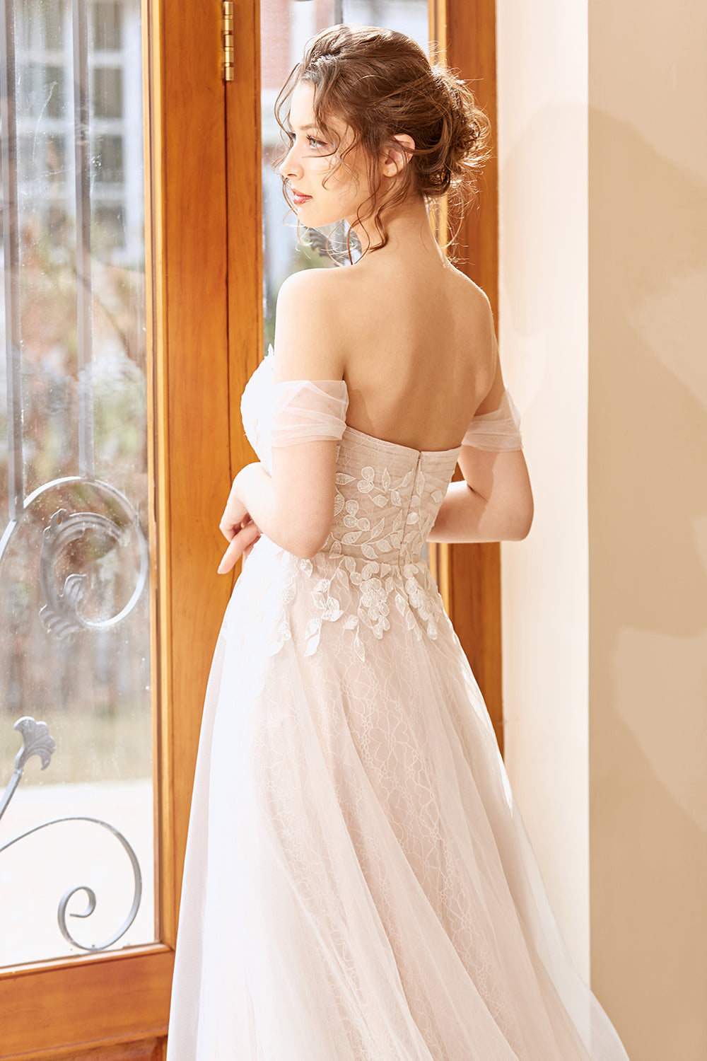 Elegant A Line Halter White Long Wedding Dress with Appliques
