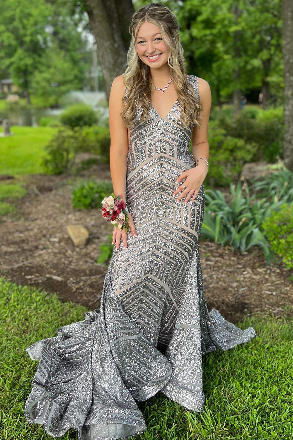 Nina |Mermaid Deep V Neck Sequins Prom Dress