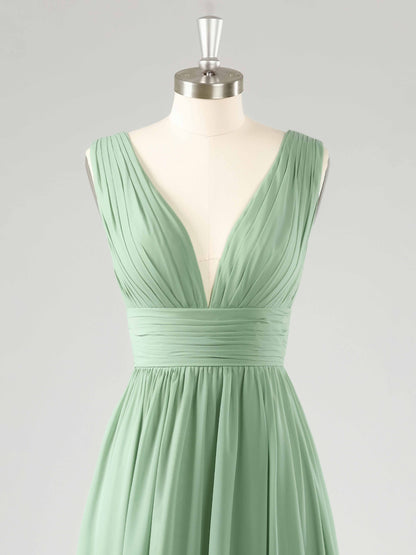 Laurel V-Neck Pleated Sleeveless Bridesmaid Dresses with Slit