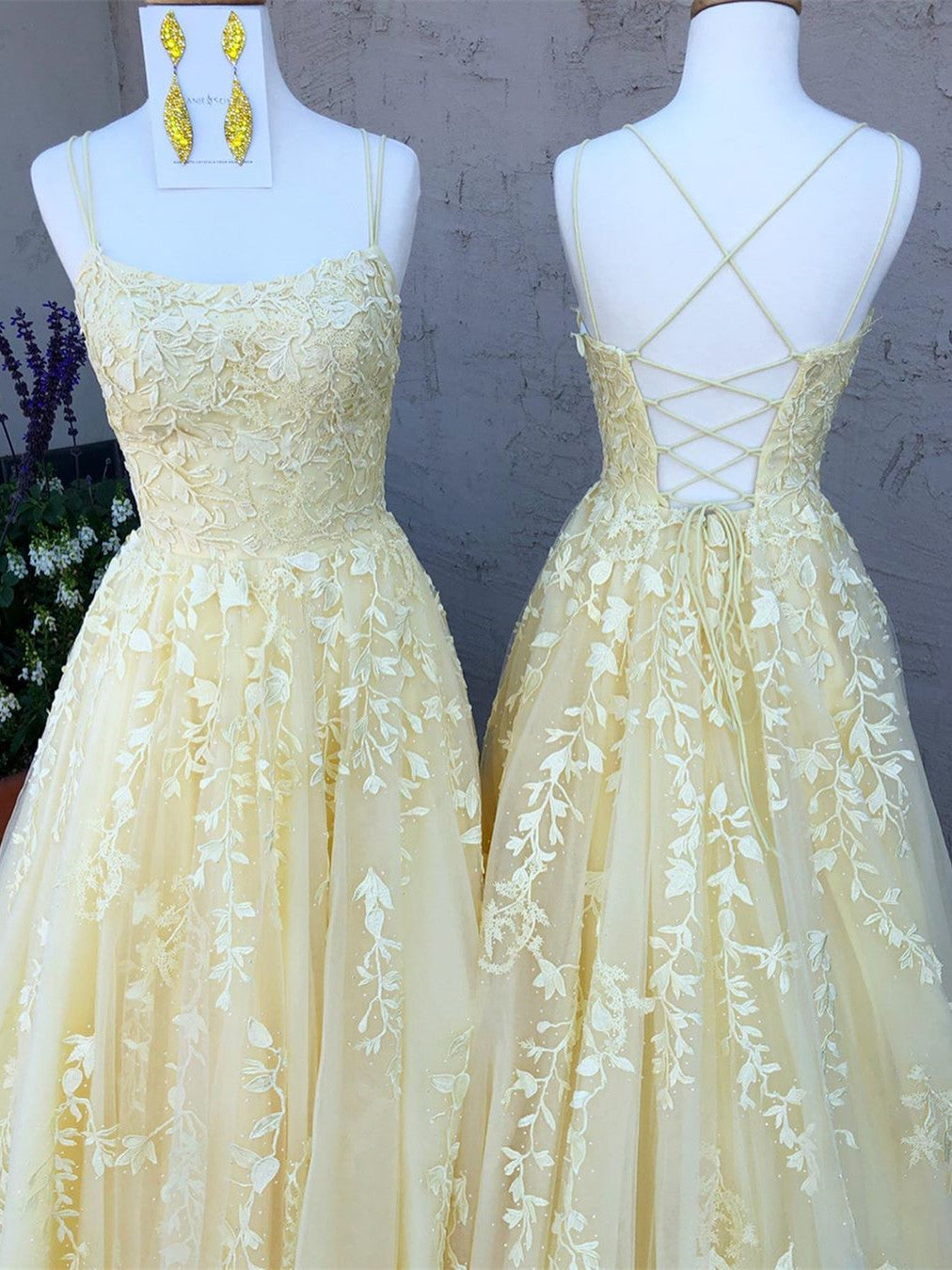 Appliqued Tulle Prom Dresses A-line Spaghetti Straps Gowns