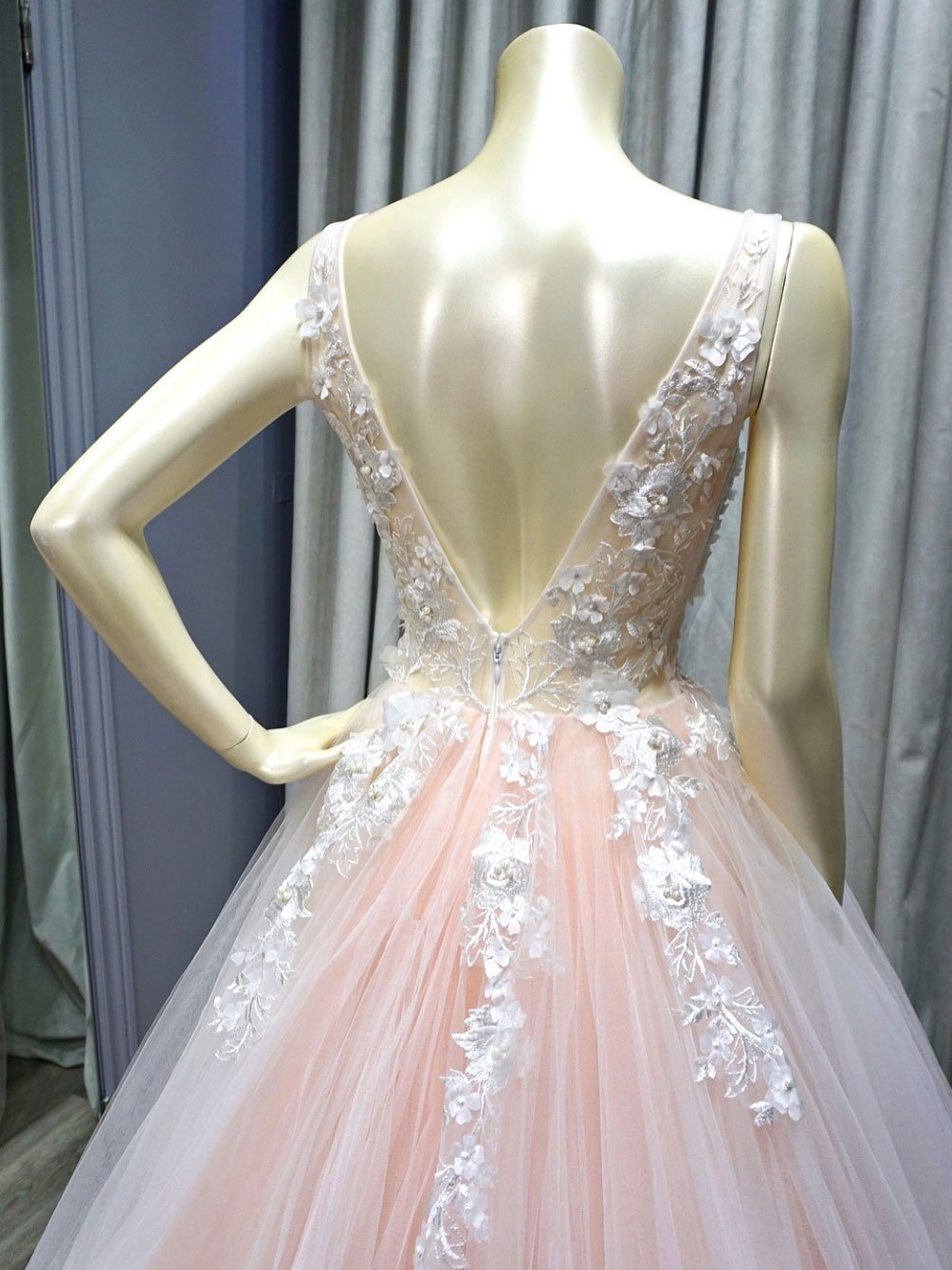 Popular Tulle V-neck Neckline Ball Gown Prom Dresses With 3D Flowers & Pearls