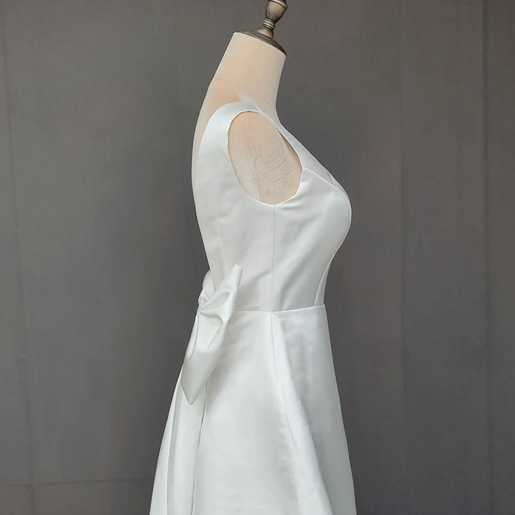 Karelia | A-Line Satin V-Neck Short Wedding Dress with Large Bow